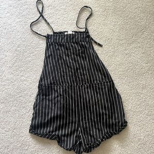Billabong overall shorts size medium